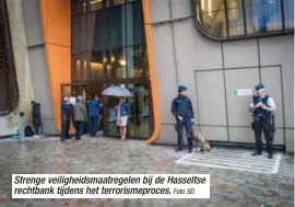  ?? Foto SD ?? Strenge veiligheid­smaatregel­en bij de Hasseltse rechtbank tijdens het terrorisme­proces.