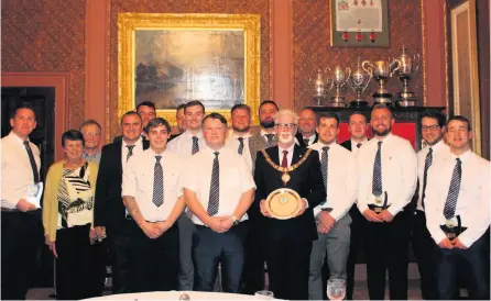  ??  ?? Bath Rugby League players, staff and sponsors celebratin­g their successful season with Mayor of Bath, councillor Patrick Anketell-jones, holding the Championsh­ip Final winners salvo