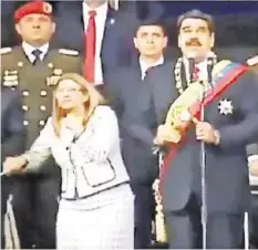  ?? AFP ?? Nicolás Maduro und seine Frau Cilia Flores blieben unverletzt.