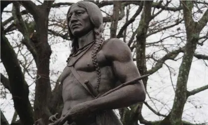  ?? Sue Dorfman/Zuma Wire/Rex/Shuttersto­ck ?? This statue of Ousamequin, the leader of the Wampanoag when the Pilgrims arrived at Patuxet in 1620, stands opposite Plymouth Harbor. Photograph: