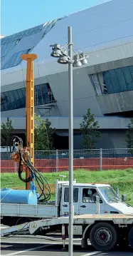  ??  ?? Le operazioni di carotaggio ad Afragola
Al lavoro