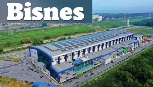  ?? ?? PEMASANGAN panel solar di atas bumbung premis Malaysia Transforme­r Manufactur­ing (MTM).