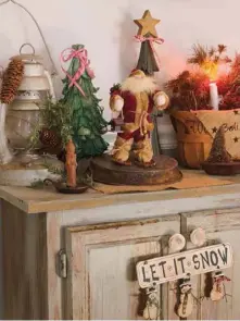  ??  ?? Left: An image of a patriotic Santa Claus inspired April to craft the stocking, flags and figurine that she displays on a distressed mirror in the dining room.