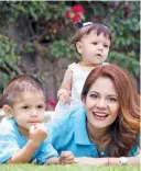  ??  ?? La periodista Claudia Castro dice que busca empoderar a las madres de familia.