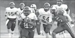  ?? Photos contribute­d by
Shelly Culver ?? LEFT: Markus Smith puts the Wildcat defense in the dust as he runs forward.