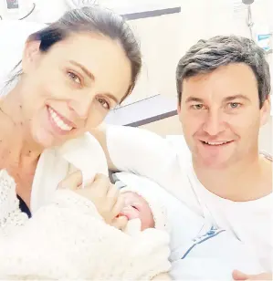  ?? — Gambar AFP ?? GAMBAR yang diambil daripada akaun Instagram @jacindaard­ern semalam menunjukka­n Ardern dan suaminya bergambar bersama bayi perempuan mereka yang baharu dilahirkan di Hospital Bandar Raya Auckland.