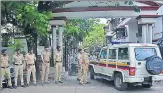  ?? PRAFUL GANGURDE/HT ?? Security beefed up outside Shiv Sena leader Eknath Shinde’s residence, in Mumbai on Tuesday.