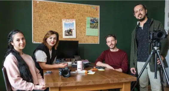  ?? © JORIS HERREGODS ?? Viktoria, Lilit, Vincent en Daniel, het team achter de schermen van Humans of Antwerp.
