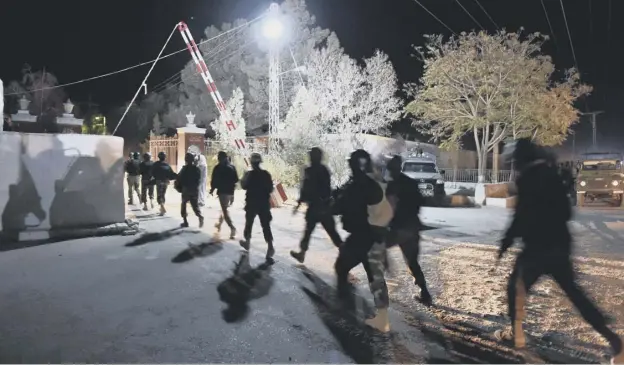  ?? PICTURE: GETTY IMAGES ?? 0 Pakistani army soldiers arrive at Balochista­n Police Training College after militants attack the police academy killing at least 61 people