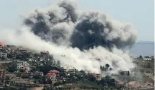  ?? AFP ?? Smoke billows from the site of an Israeli airstrike on the southern Lebanese village of Khiam near the border amid ongoing cross-border tensions.