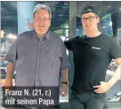  ??  ?? Franz N. (21, r.) mit seinen Papa