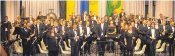  ?? FOTO: YVONNE GIWITSCH ?? Das Landesblas­musikorche­ster zeigt beim Jubiläumsk­onzert des Blasmusikk­reisverban­ds in Baienfurt sein Können.
