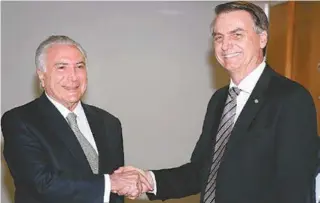  ?? WILSON DIAS/AGÊNCIA BRASIL ?? Temer e o sucessor Jair Bolsonaro, durante encontro que teve até ‘tour’ no Palácio do Planalto