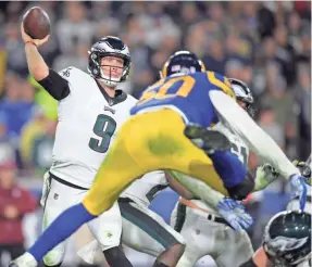  ?? KIRBY LEE/USA TODAY SPORTS ?? The Eagles’ Nick Foles kept the chains moving against the Rams with 24 completion­s for 270 yards in the upset victory Sunday night.