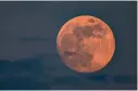  ?? ?? Washington Post photo by Jonathan Newton ■ The full strawberry moon rises over the Chesapeake Bay on June 4, 2020.