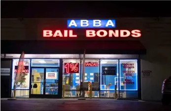  ?? PHOTO TASH KIMMEL FOR CALMATTERS ?? Abba Bail Bonds across from the Twin Towers Correction­al Facility in downtown Los Angeles on Oct. 21, 2020. After voters recently rejected Prop. 25 that would have ended cash bail, the California Supreme Curt ruled that some defendants are entitled to relief.