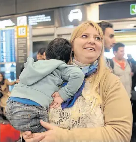  ??  ?? Victoria. Debía viajar a Calafate ayer. La reprograma­ron para hoy.