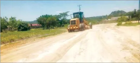  ??  ?? Murambinda-Birchenoug­h Road under constructi­on