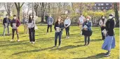  ?? FOTO: SBK ?? Freuen sich auf den Ausbildung­sstart: die Auszubilde­nden des St. Bernhard-Hospitals in Kamp-Lintfort.