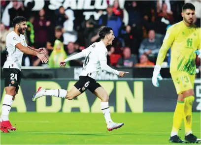  ?? EFE ?? Guillamón celebra el segundo gol del Valencia al Betis