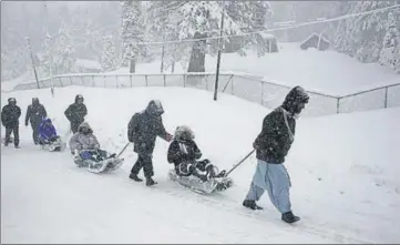  ?? WASIM ANDRABI/HT ?? Tourists enjoying sledge ride as Gulmarg witnessed snowfall on Saturday.