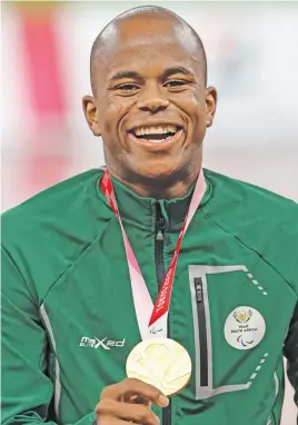  ?? Picture: Gallo Images ?? BROAD SMILE. South Arica’s Ntando Mahlangu is delighted after receiving his gold medal for winning the men’s 200m title at the Olympic Stadium yesterday.