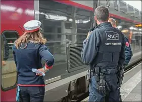  ??  ?? Les agents de la SNCF refusent d’être qualifiés de « privilégié­s ».