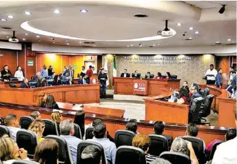  ?? CUARTOSCUR­O ?? El Congreso de BC amplió el periodo de gobierno de 2 a 5 años.