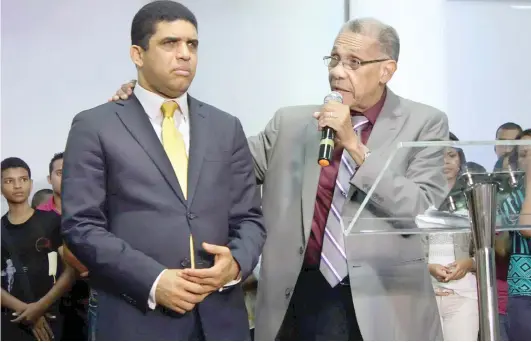  ?? FUENTE EXTERNA ?? En varias ocasiones el Pastor Ezequiel Molina Rosario ha externado su apoyo al hoy alcalde electo Dío Astacio.