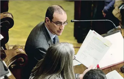 ?? MARC ARIAS / ARCHIVO ?? Antoni Vives durante su etapa como teniente de alcalde, en un pleno del Ayuntamien­to de Barcelona