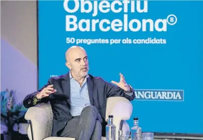  ?? XAFP lexlfóea ?? Sirera, durante la charla con Enric Sierra, director adjunto de La Vanguardia, en la Casa Seat