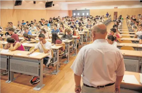  ?? VALERIO MERINO ?? Exámenes de acceso a la Universida­d de Córdoba