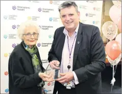  ?? ?? HONOUR: Cynthia Knight receives a Life Governor award from Grampians Health chief executive Dale Fraser.