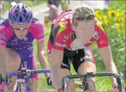  ??  ?? Verbrugge y Pinotti, a su rueda, durante la 15ª etapa del Tour 2001.