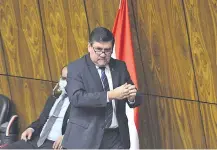  ??  ?? A instancia del titular del Senado, Blas Llano (PLRA), en menos de un minuto el pleno analizó la creación de dos distritos.