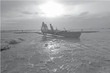  ??  ?? LOCAL fiSHERMEN WILL HAVE TO fiND OTHER PLACES TO CATCH MARINE SPECIES IN THE NEXT THREE MONTHS, SINCE THE VISAYAN SEAS WILL BE CLOSED FOR fiSHING STARTING TOMORROW TO GIVE WAY FOR THE SPAWNING SEASON OF THREE MARINE SPECIES THAT INCLUDES SARDINES,...