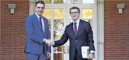  ?? Foto: dpa ?? Das war einmal: Pedro Sánchez (l.) und Alberto Núñez Feijóo befinden sich jetzt auf Konfrontat­ionskurs.