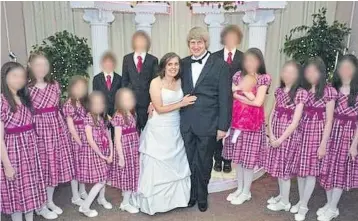  ?? Facebook ?? La familia Turpin en una de las fotografía­s que subieron a las redes sociales