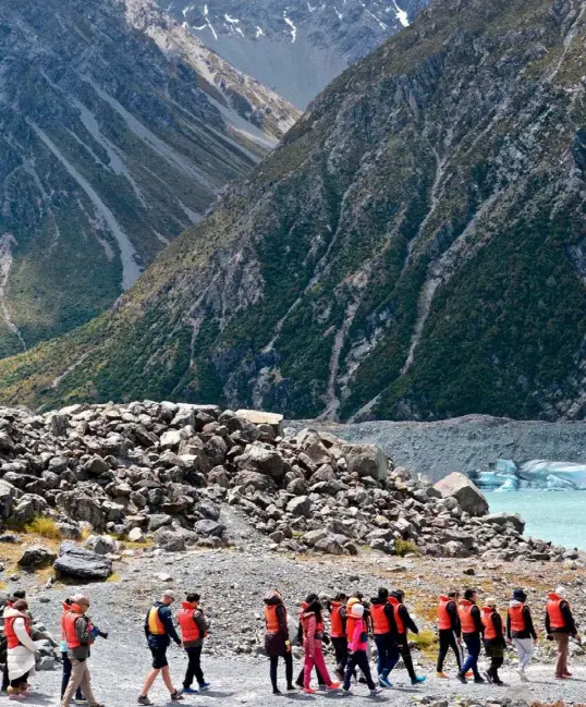  ??  ?? Under pressure: Aoraki/Mt Cook National Park.