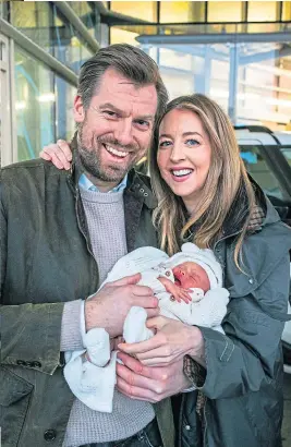  ?? Andrew Cawley ?? Ross Mckinnon and partner Rachael Gilmour with baby Mirren at the Queen Elizabeth University Hospital in Glasgow on Wednesday. Inset: Cars stuck on the M80 at Haggs during Beast from the East in 2018
Picture