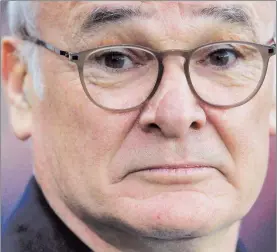  ??  ?? El técnico italiano Claudio Ranieri fue destituido del Leicester City, meses después de haber guiado al equipo al título de la Liga Premier la temporada pasada. Un día después de la derrota 2-1 que sufrieron ayer los Foxes ante el Sevilla en la Liga de...