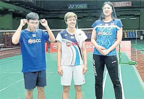  ??  ?? Thai players, from left, Dechapol Puavaranuk­roh, Sapsiree Taerattana­chai and Puttita Supajiraku­l during a training session.