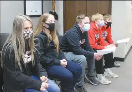  ?? Mona Weatherly ?? Above, preparing to listen in on Monday evening’s Broken Bow School Board meeting for FBLA credit are, from left, senior Cami Schweitzer, sophomore Lainey Palmer, junior JR Schaaf, junior Carsten Fox, and junior Daine Wardyn.