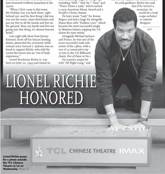  ??  ?? Lionel Richie poses for a photo outside the TCL Chinese Theatre in LA on Wednesday.