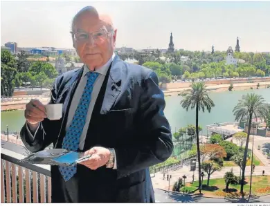  ?? JUAN CARLOS MUÑOZ ?? Manuel Clavero, en su casa.