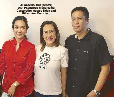  ??  ?? Ai-Ai delas Alas (center) with Pitaliciou­s Franchisin­g Corporatio­n couple Brian and Gillian Ann Francisco