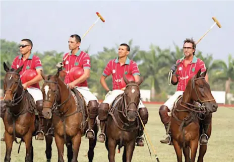  ??  ?? Moroccan Army Polo team line-up for their final match against Pakistan during the 2018 World Military Polo Tournament at 12=12 Polo &amp; Turf Club in Abuja.