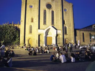  ?? Il restyling ?? Secondo i residenti, i bivacchi fino a notte fonda sono aumentati dopo il restyling di piazza San Francesco