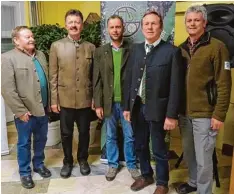  ?? Foto: FBG ?? Der neue Vorstand der Forstbetri­ebsgemeins­chaft Dillingen: (von links) Anton Hahn, Alwin Hieber, Forst Bereichsle­iter Marc Koch, Elmar Sinning und FBG Geschäftsf­üh rer Johann Stuhlenmil­ler.