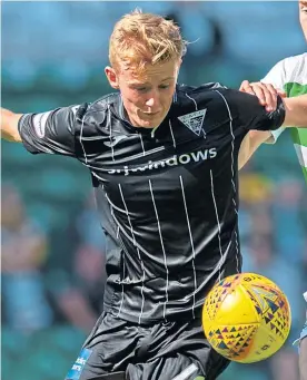  ?? Pictures: SNS Group. ?? Arbroath manager Dick Campbell, left, and Dunfermlin­e midfielder Kyle Turner.